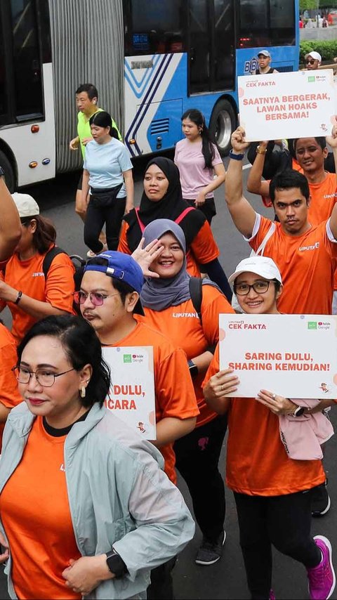 FOTO: Jalan Sehat Berantas Hoaks