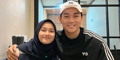 7 Potret Ifan Seventeen Antar Anak ke Bandara, Nikmati Momen Kebersamaan dengan Sang Putri Sebelum Kembali ke Pesantren
