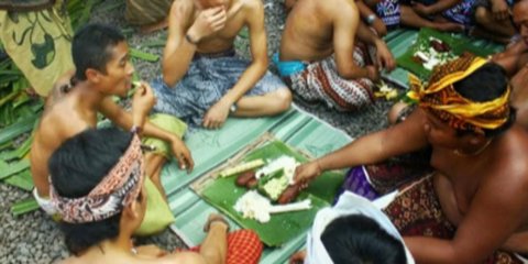 Mengenal Megibung Tradisi Makan Bersama Masyarakat Bali, Bisa Dilaksanakan Jelang Ramadhan