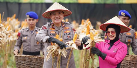 Senyum Semringah Jenderal Polri karena Jagung Pipil