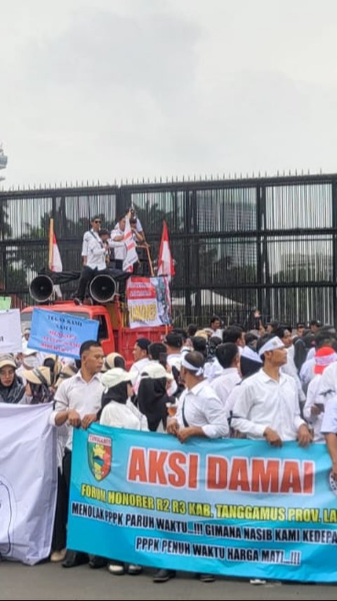 Aliansi Honorer Gelar Demo, Begini Kondisi di Depan DPR