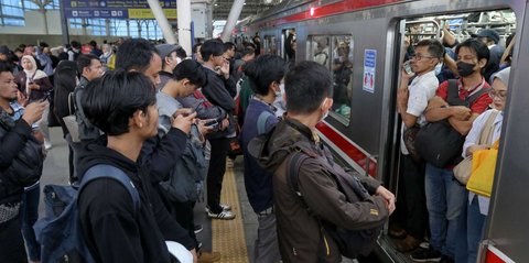 FOTO: Perjalanan KRL Jabodetabek Resmi Ditambah, Waktu Tunggu Kini Makin Singkat
