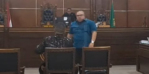 VIDEO: Detik-Detik Tegang! Razman Ngamuk Depan Hotman Usai Sidang