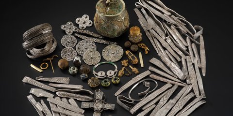 Arkeolog Pecahkan Misteri Tulisan Kuno di Harta Karun Emas Bangsa Viking, Ternyata Ini Artinya