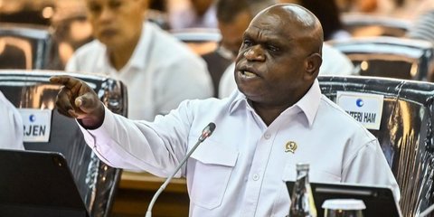 Mengulik Spesifikasi Mobil Dinas Menteri Natalius Pigai