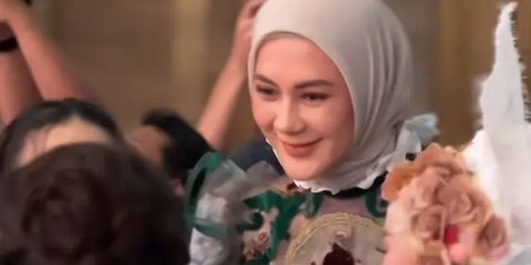 Potret Cantik Anggun Paula Verhoeven saat Hadiri 8th Anniversary MS Glow, Tampil Elegan dengan Balutan Modest Fashion