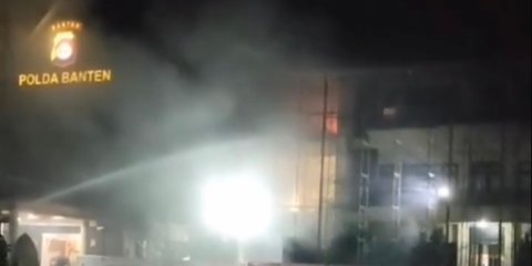 Ruang Bidang Keuangan Polda Banten Kebakaran, Penyebab Belum Diketahui