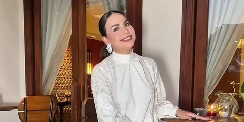 Ikut Kecipratan Berkah Ramdan, 7 Potret Cantik Melaney Ricardo  Jadi MC Buka Puasa Bersama: Tampil Menawan dengan Outfit Serba Putih