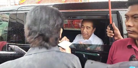 Jokowi Ngabuburit Sambil Bagi Amplop, Warga Curhat soal Ini Minta Gibran Segera Bereskan