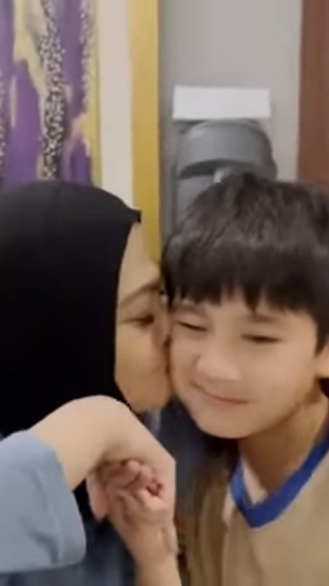 Potret Rafathar Bergaya ala Dilan Bilang 'Rindu Itu Berat' ke Rieta Amilia, 'Bank Pusat' Auto Gemas
