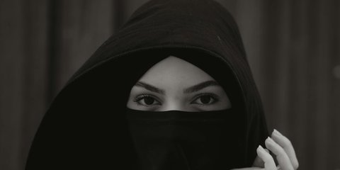 Evolusi Hijab, Dari Simbol Status hingga Kini Jadi Tren Fashion Modern yang Mendunia