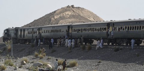 Teror 36 Jam, Kelompok Separatis Bajak Kereta dan Sandera Ratusan Penumpang di Pakistan