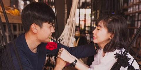 Mengenal Love Bombing, Waspadai Cinta Berlebih yang Berujung Racun