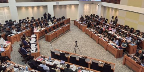 Usai Gelar Rapat di Hotel Mewah, DPR Tetap Lanjutkan Bahas Revisi UU TNI Kendati Tuai Protes