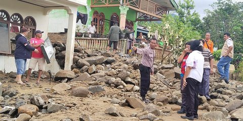 Potret Kacaunya Kondisi Parapat Danau Toba Usai Diterjang Banjir Bandang
