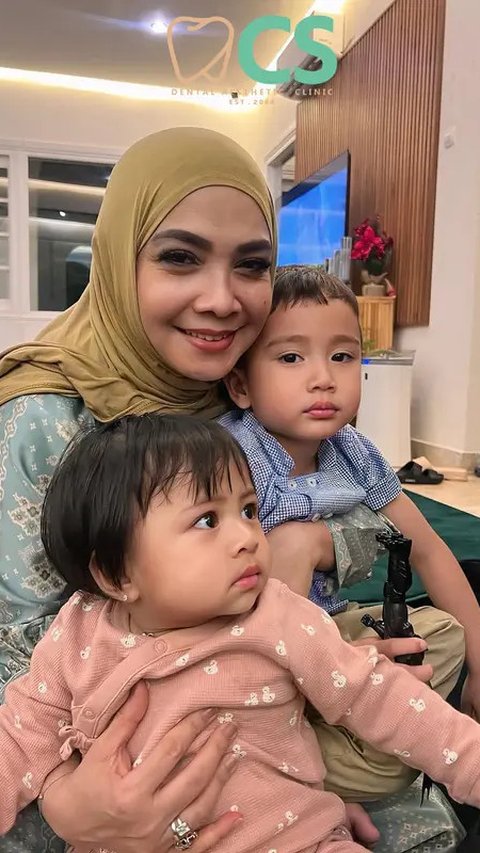 Bisnis Menggiurkan, Deretan Artis Indonesia Jualan Rendang - Ada Rieta Amilia dan Meisya Siregar