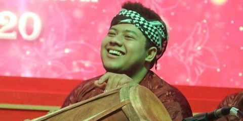 Potret Ganteng Adam Gifari Putra Rhoma Irama Jaga Warisan Budaya Jawa, Pilih Jadi Dalang & Tekuni Seni Karawitan
