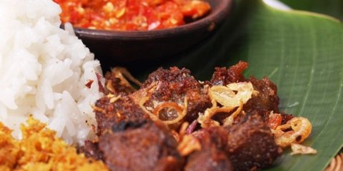 Menikmati Sego Empal Bu Warno, Kuliner Legendaris Sejak 1970-an yang Tetap Populer Berkat Adanya Sentuhan Digital