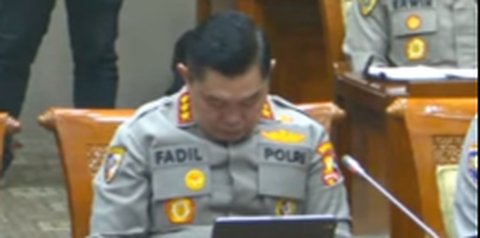 Ketika Jenderal Bintang 3 Polri Tertunduk Bareng DPR, Doakan Polisi Gugur Ditembak TNI saat Gerebek Sabung Ayam
