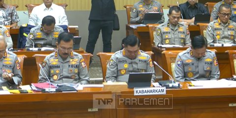 VIDEO: Momen Komisi III DPR dan Jenderal Fadil Tertunduk Doakan Tiga Polisi Ditembak Mati TNI