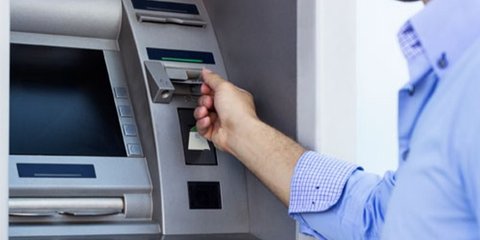 Begini Cara Menghindari Biaya Tersembunyi Saat Menggunakan ATM Luar Negeri