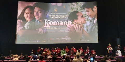 Raim Laode Gandeng Sang Istri Tercinta Hadiri Gala Premiere Film Komang, Tayang di Bioskop saat Lebaran