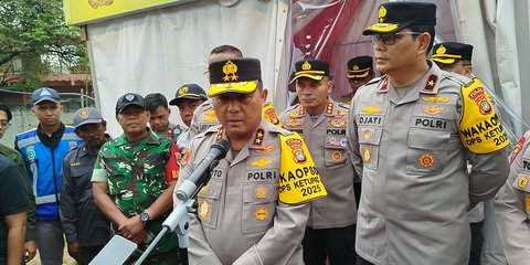 Tiba di Posko Pengamanan Mudik, Kapolda Metro Langsung Lihat Rekaman CCTV