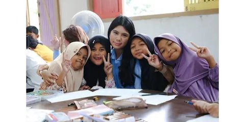 6 Potret Cantik Almira Yudhoyono Anak Anisa Pohan Jadi Volunteer di Rumah Pintar Cikeas, Asik Habiskan Waktu dengan Para Murid