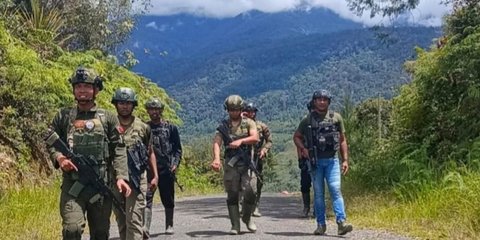 Polri dan TNI Berhasil Evakuasi Korban Serangan KKB di Distrik Anggruk