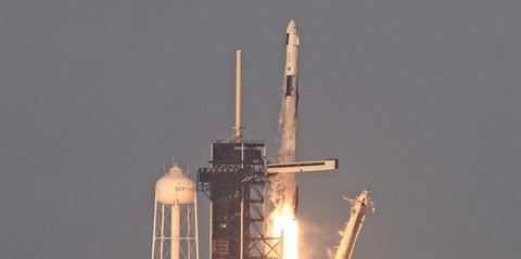 Spiral Misterius di Langit Eropa: Fenomena Alam dari Roket SpaceX