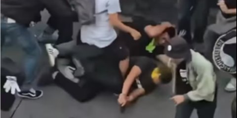 Pria Diduga Intel Ketahuan Mahasiswa Demo Tolak UU TNI di Depan DPR, Kabur ke Barisan Polisi Sambil Tenteng Pistol