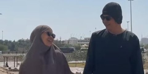 Jarang Pergi Bareng, 7 Potret Romantis Sus Rini Pengasuh Rayyanza Umrah dengan Sang Suami: Sekalinya Pergi ke Jabal Uhud