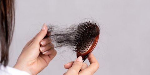 Cara Mengatasi Rambut Rontok Secara Alami dengan Daun Kari dan Biji Fenugreek