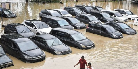 Ini Cara yang Wajib Dilakukan usai Mobil Terendam Banjir