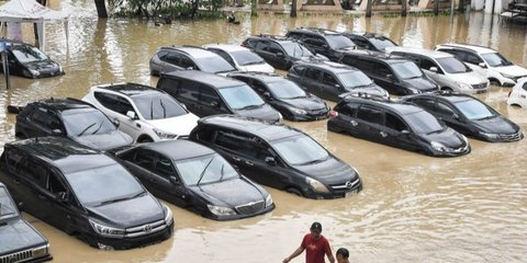 Komponen Mobil Rentan Rusak Akibat Banjir dan Cara Mencegahnya