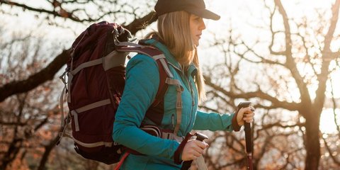 Perlengkapan Mendaki Gunung Wanita, Ini Tips dan Peralatan Wajib untuk Petualangan Aman