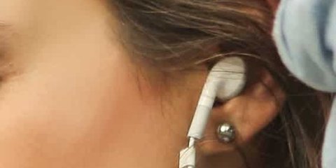 Ketahui Cara Penggunaan Earphone yang Aman untuk Kesehatan Telinga Menurut Dokter