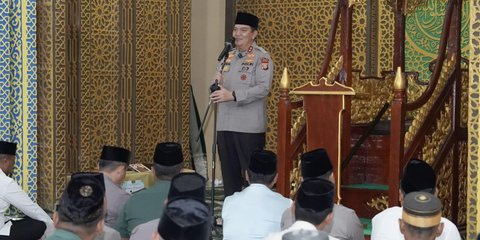 Safari Ramadan, Kapolda Riau Tarawih dan Subuh Berjamaah di Pelalawan