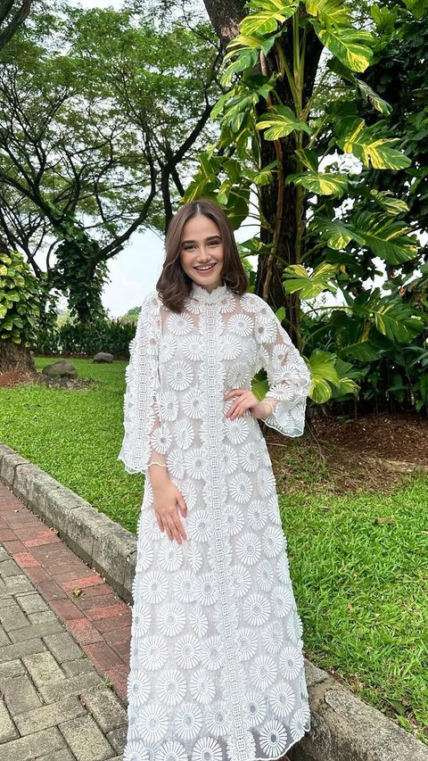 Bisa Jadi Inspirasi Tampil Anggun Tanpa Ribet, Intip 5 Potret Menawan Syifa Hadju Kenakan Long Dress