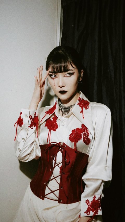 5 Potret Outfit Manggung Isyana Sarasvati, Selalu Punya Gaya Edgy Penuh Pesona