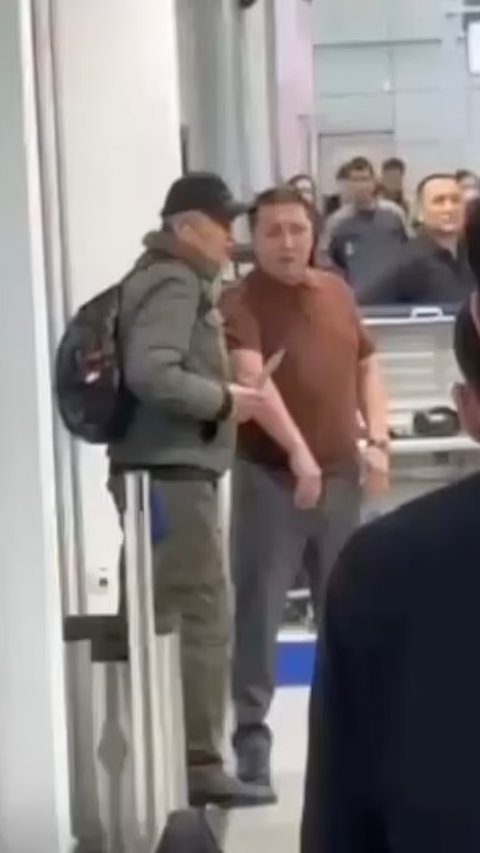 Dramatis, VIDEO Detik-Detik Aksi Heroik Mantan Petinju Berhasil Gagalkan Penyanderaan di Bandara Kazakhstan