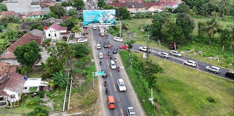 Antisipasi Kemacetan, Polres Lampung Selatan Terapkam Sistem One Way Menuju Tempat Wisata