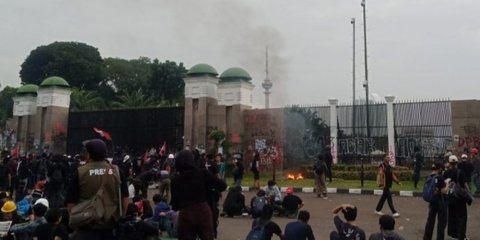 Penjelasan Satpol PP Bongkar Paksa Tenda Demonstran Tolak Pengesahan UU TNI di Depan Gedung DPR