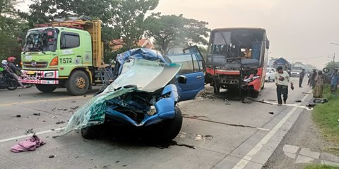 Kecelakaan Maut di Gresik: Tujuh Pengantar Umroh Tewas Tertabrak Bus