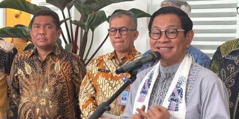 VIDEO: Kejutan Pramono Anung Panggil Pemain Persija, Jawaban Rizky Ridho soal Gaji Bikin Ngakak