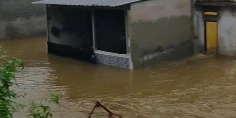 Depok Dikepung Banjir, 13 Wilayah Tergenang hingga Balita Terjebak