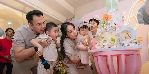 10 Potret Kemeriahan Momen Ulang Tahun Baby Lily Anak Raffi Ahmad dan Nagita Slavina di Rumah Andara, Kompak Pakai Baju Serba Krem
