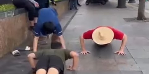 Usia 68 Tahun, Bos Jalan Tol Bikin Pemuda Nyerah saat Lomba Push Up 'Umur Hanya Angka'