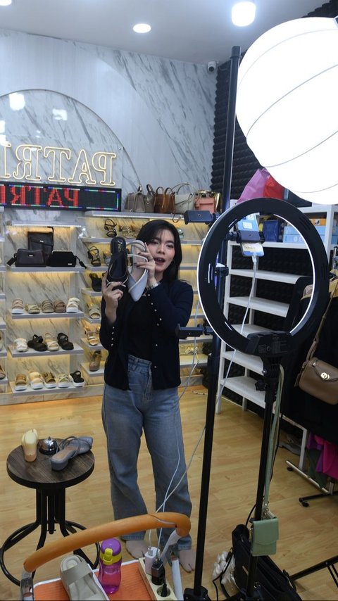 FOTO: Resahnya Pelaku UMKM Keuntungan Tergerus Kenaikan Nilai Tukar Dolar AS