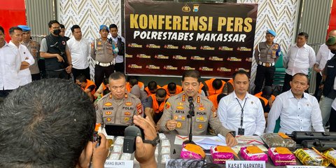 Terima Duit 'Panas' dari Pengedar Narkoba, Dua Polisi di Makassar Dipecat Tidak Hormat